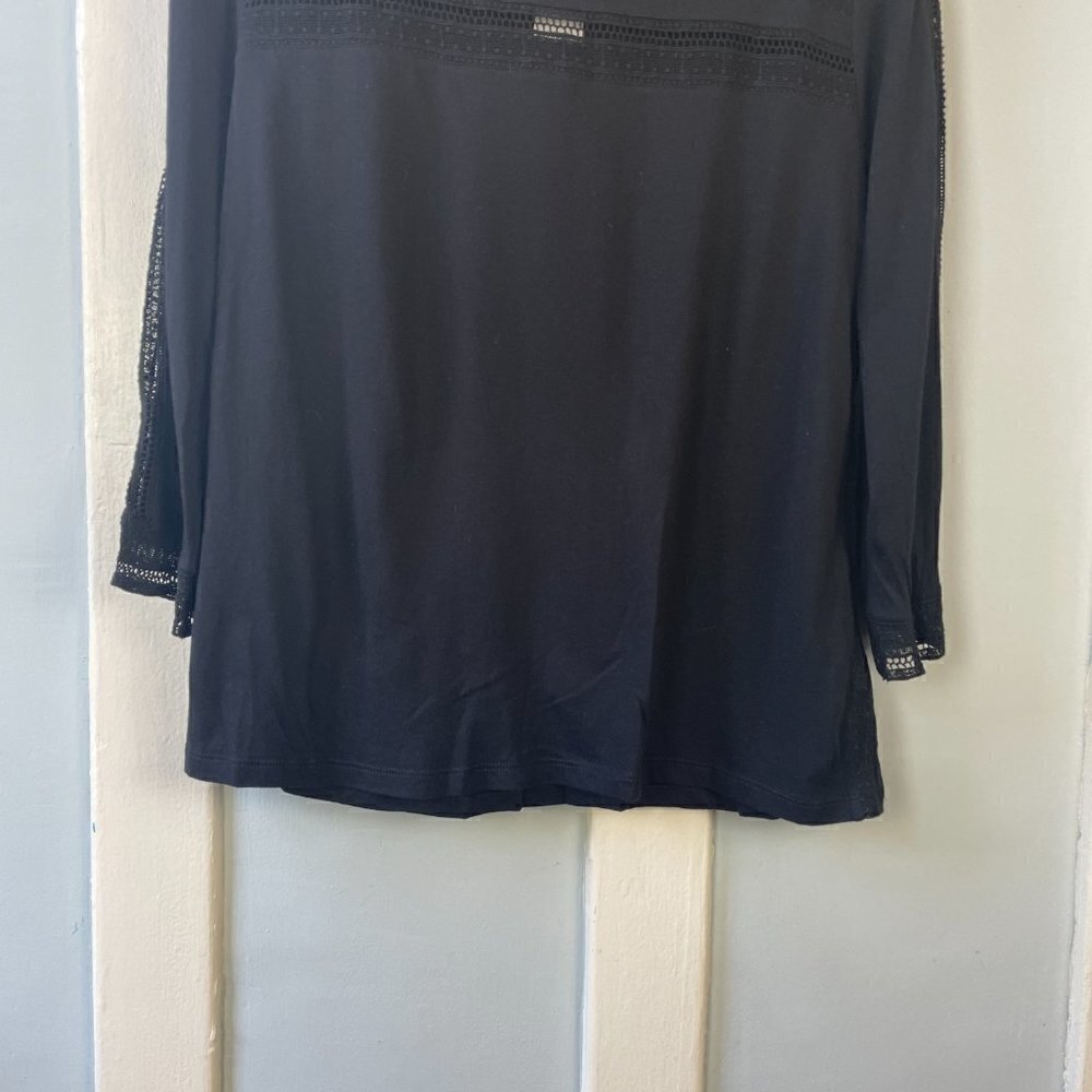 NWT Gap Black Eyelet Detail Shirt 🖤 - Picture 2 of 7